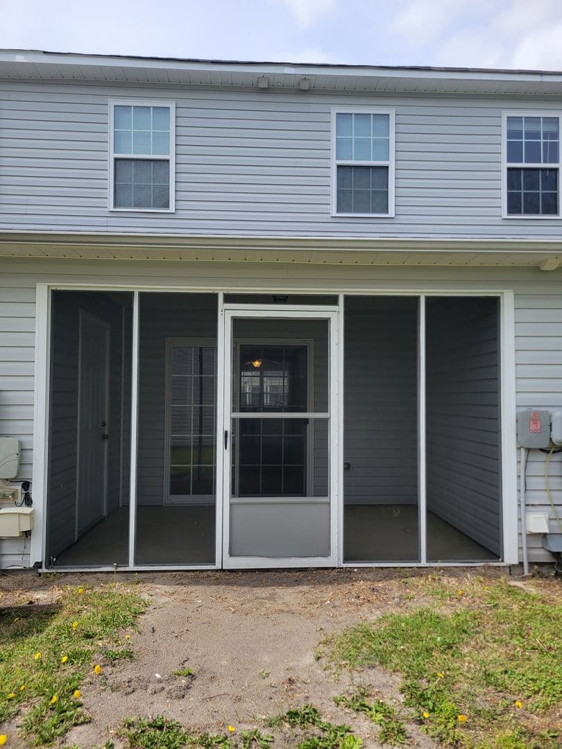 Jacksonville House: 1002 Ornate Drive