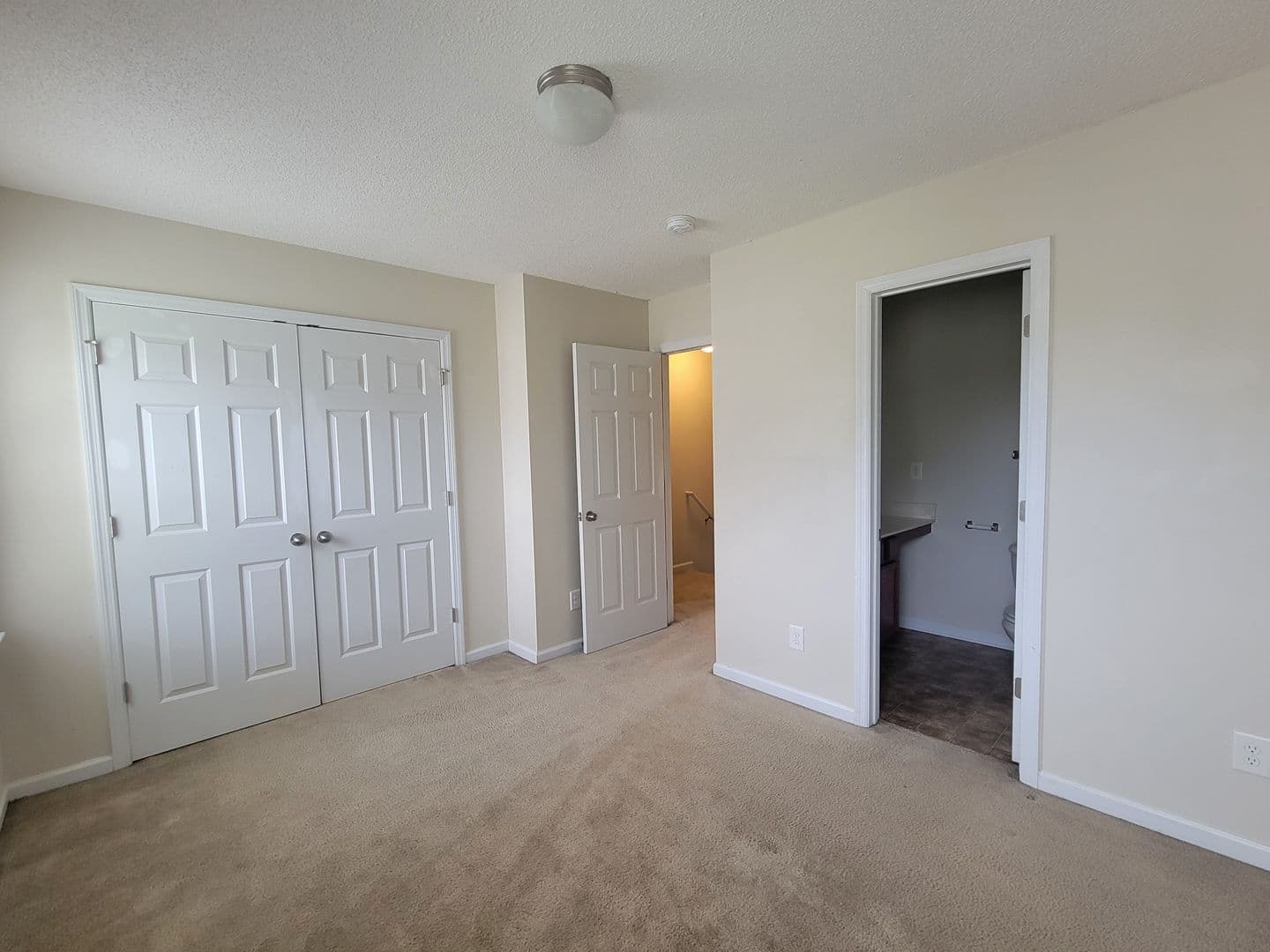 Jacksonville House: 1002 Ornate Drive