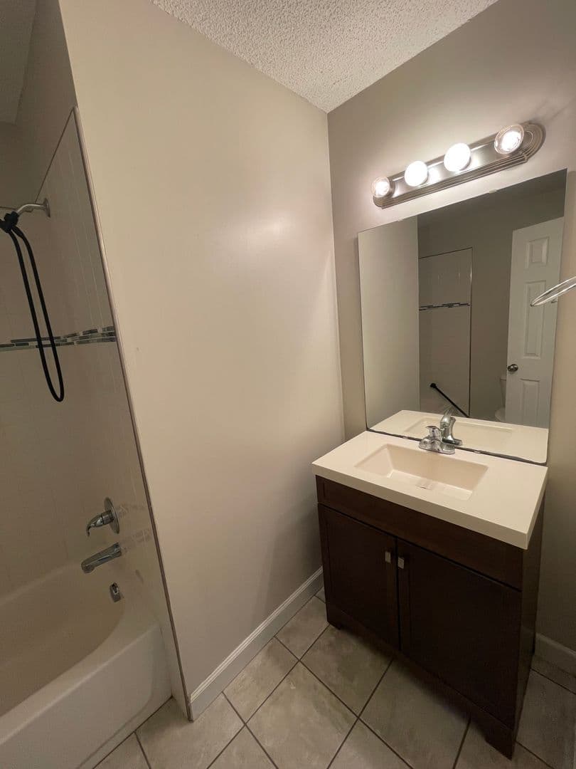 Jacksonville House: 104 Timber lane