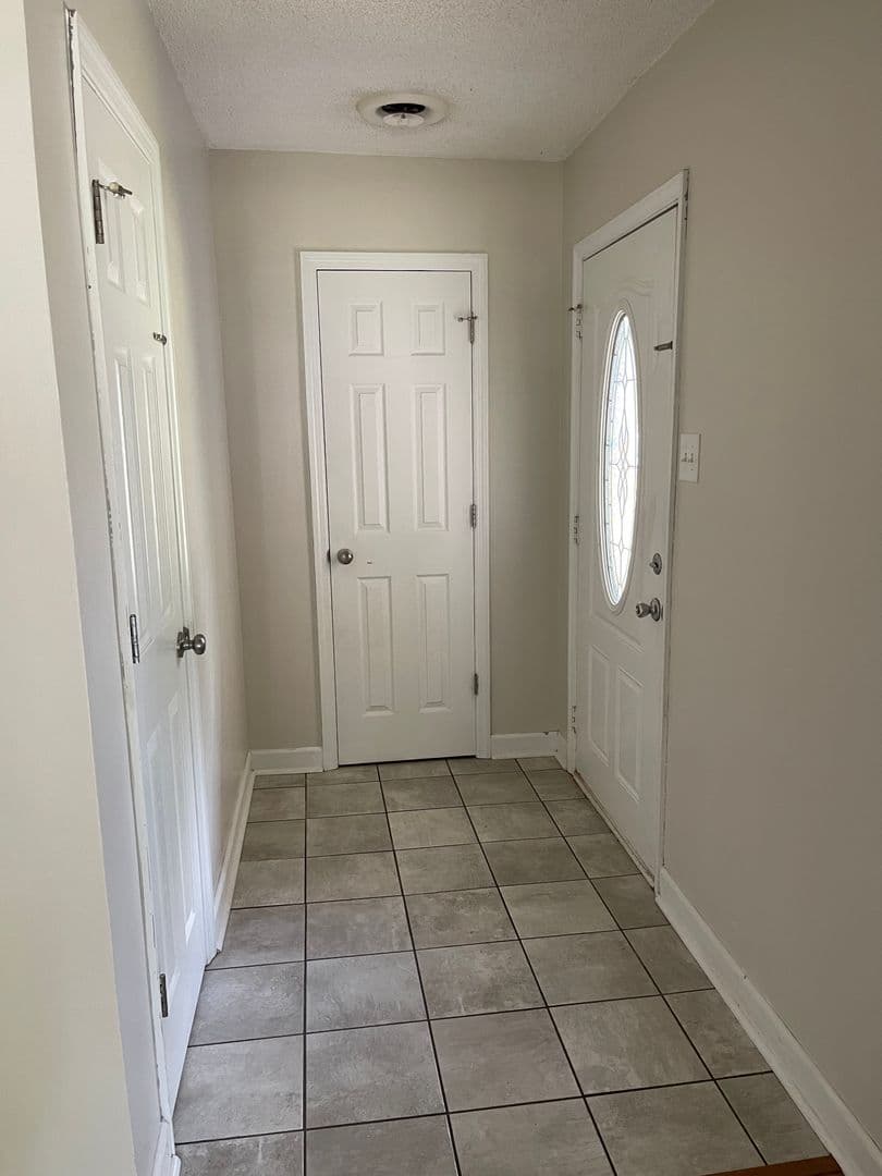 Jacksonville House: 104 Timber lane