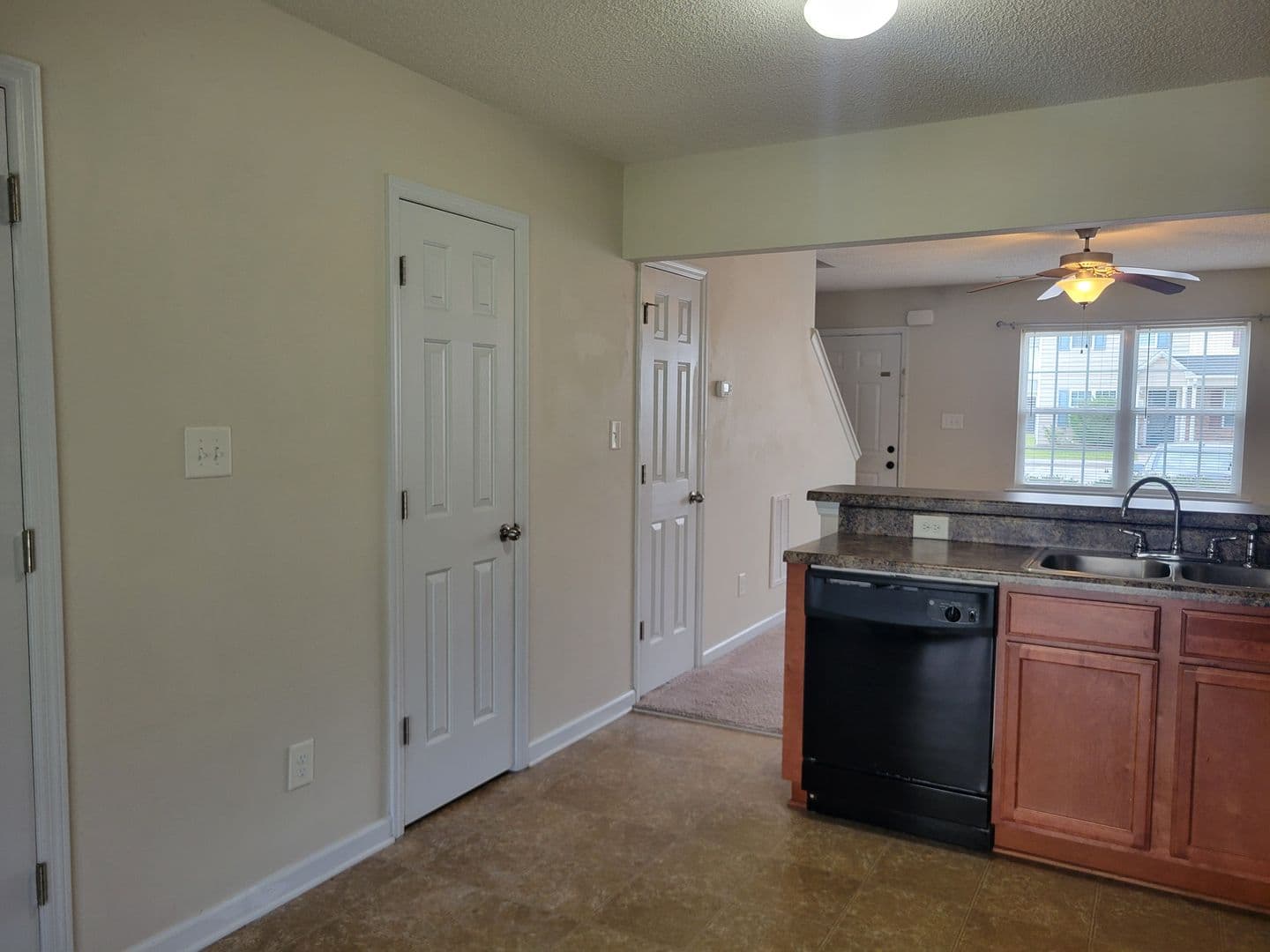 Jacksonville House: 1002 Ornate Drive