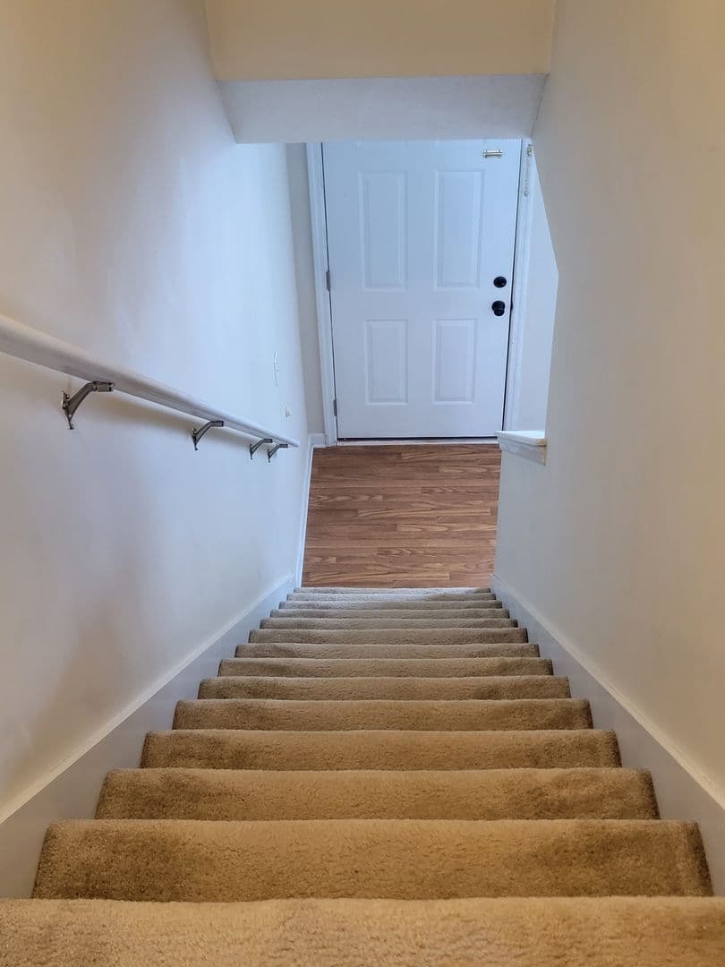 Jacksonville House: 1002 Ornate Drive