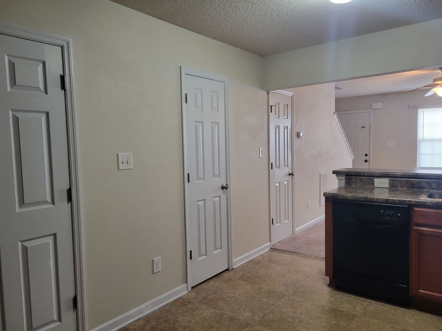 Jacksonville House: 1002 Ornate Drive