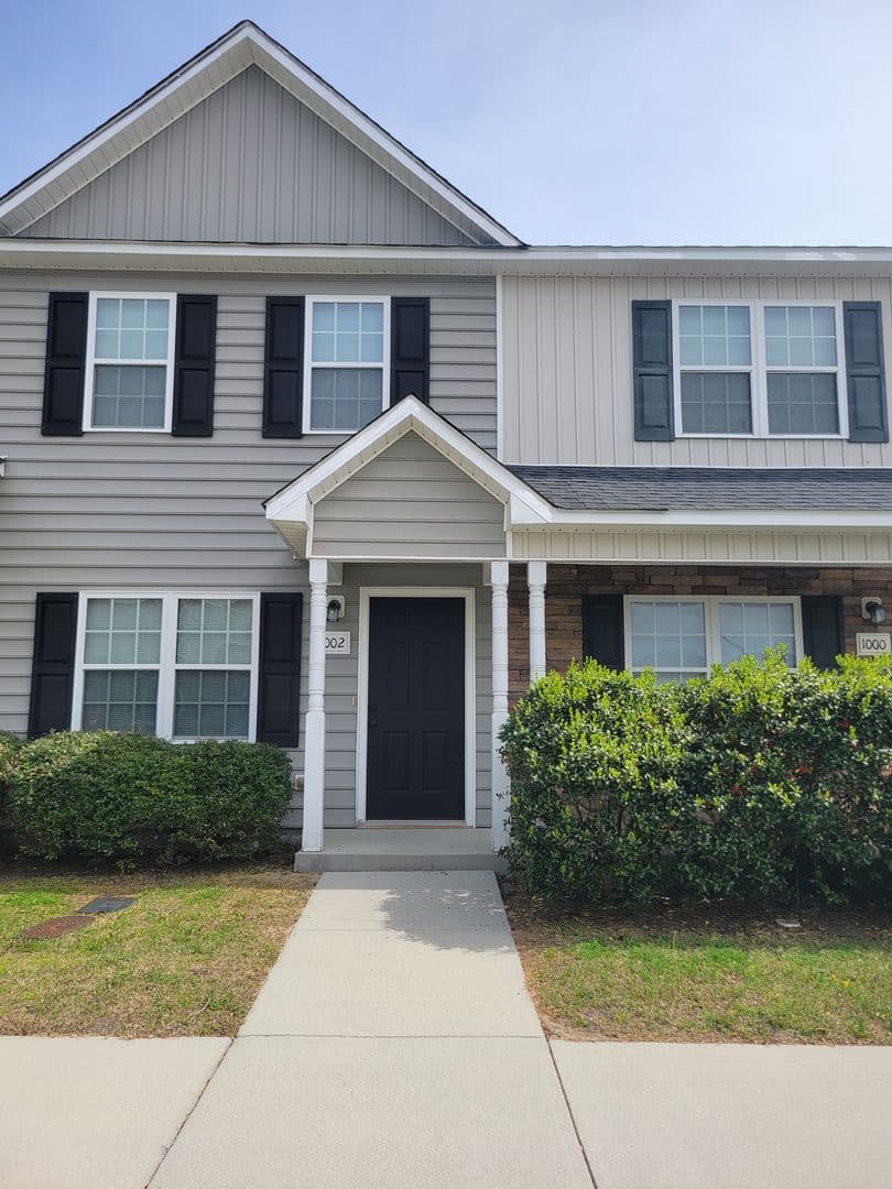 Jacksonville House: 1002 Ornate Drive
