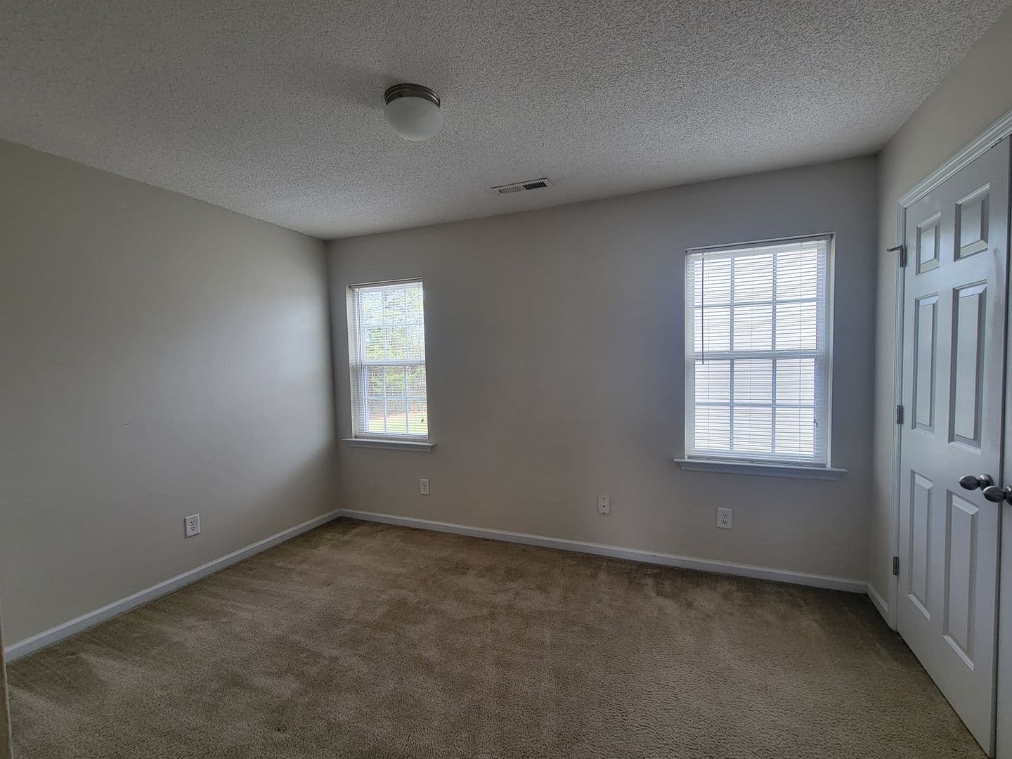 Jacksonville House: 1002 Ornate Drive