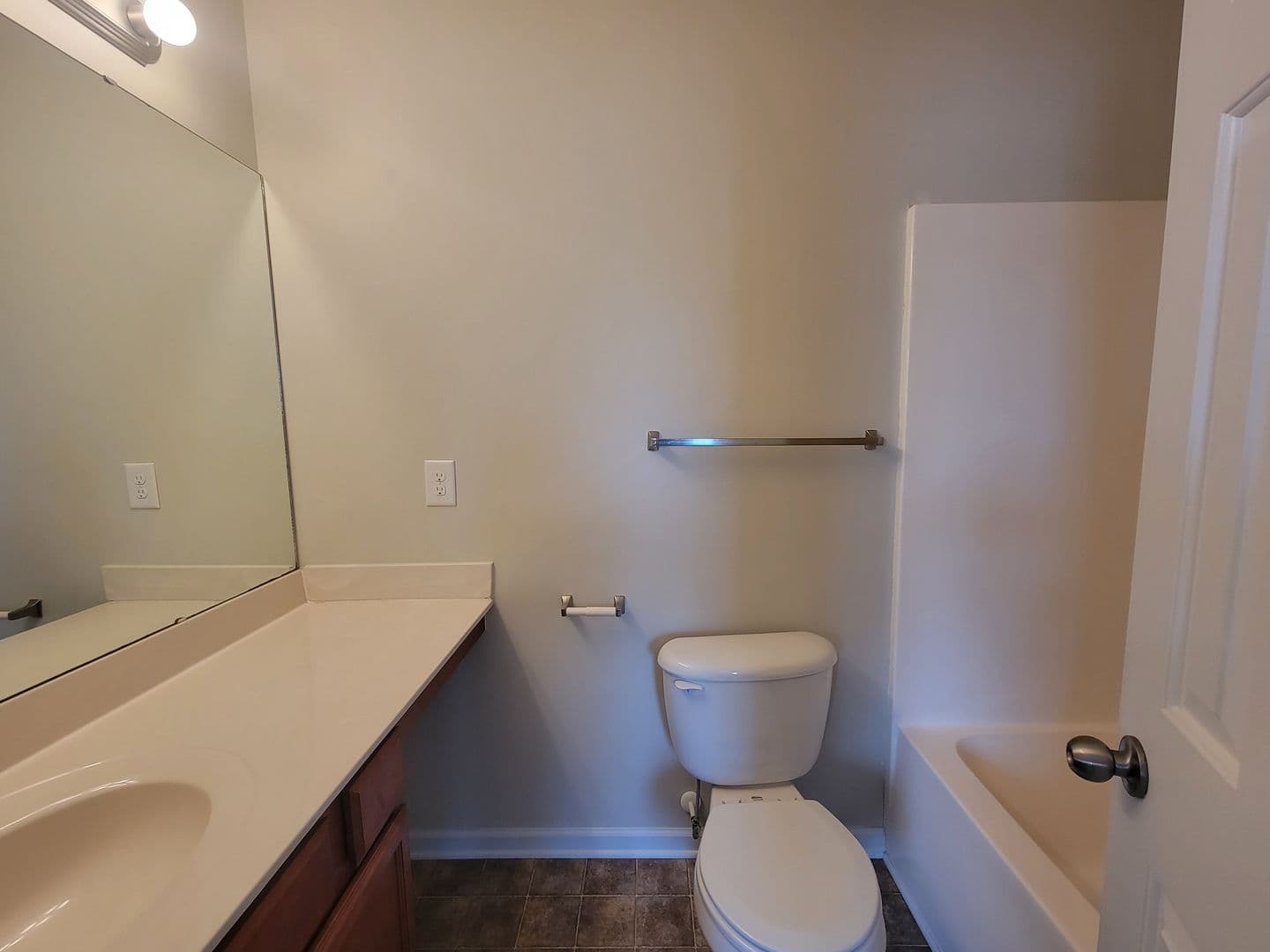 Jacksonville House: 1002 Ornate Drive