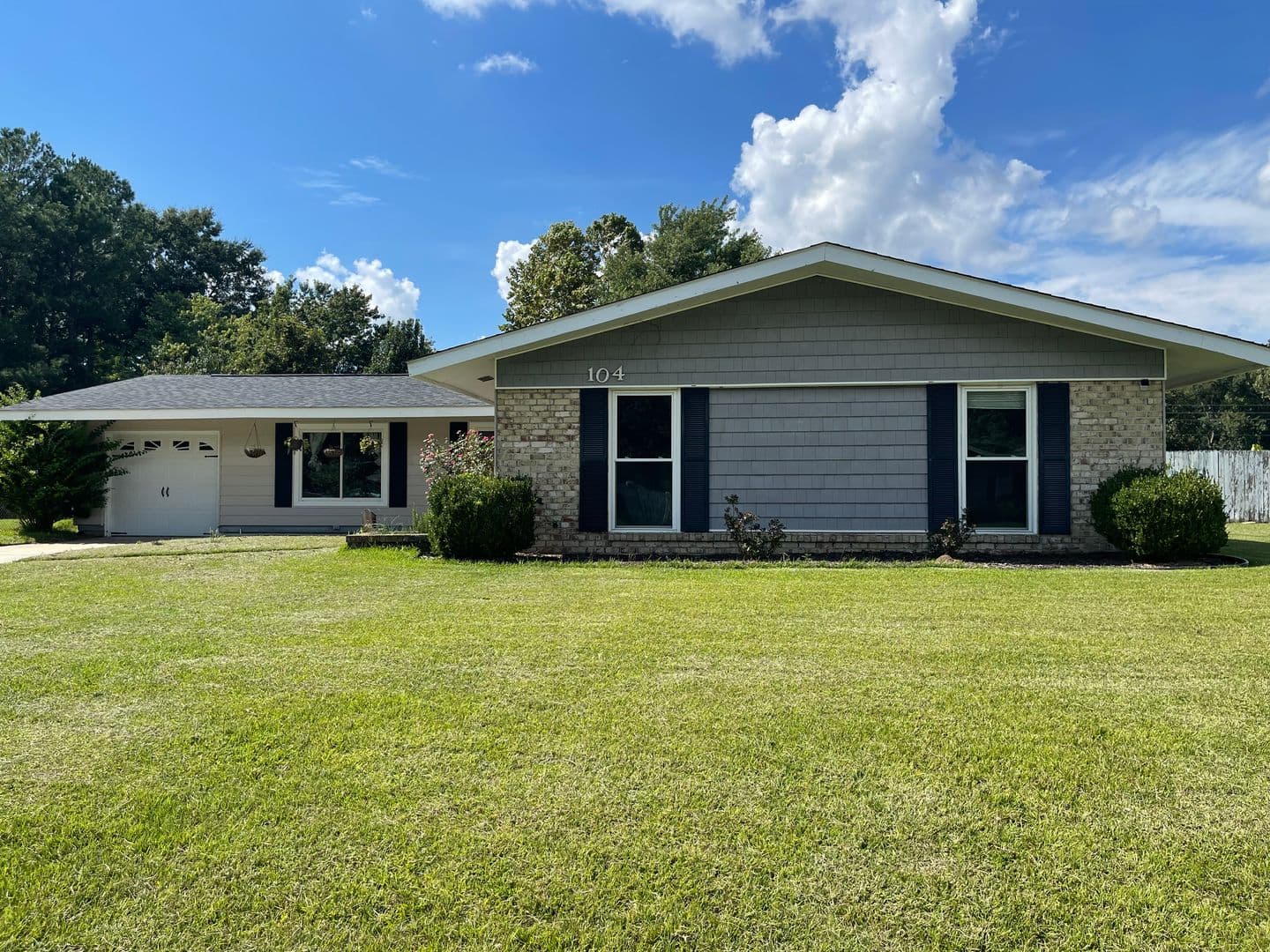 Jacksonville House: 104 Timber lane