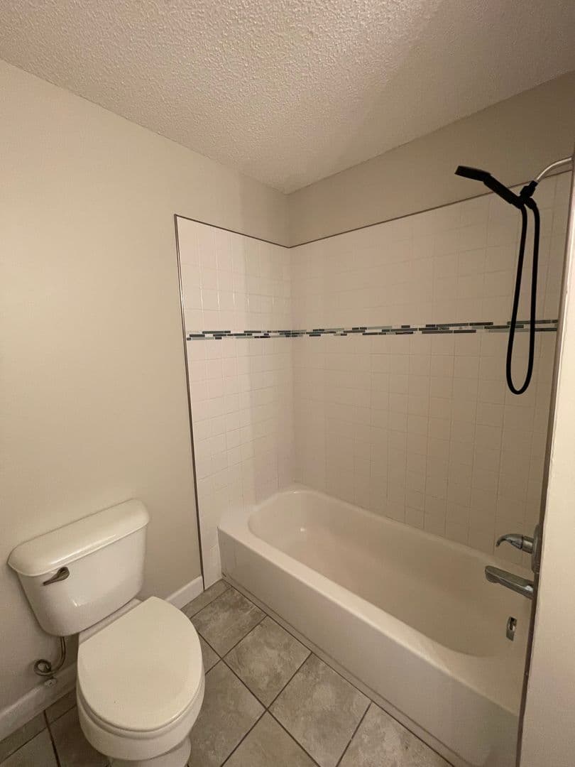 Jacksonville House: 104 Timber lane