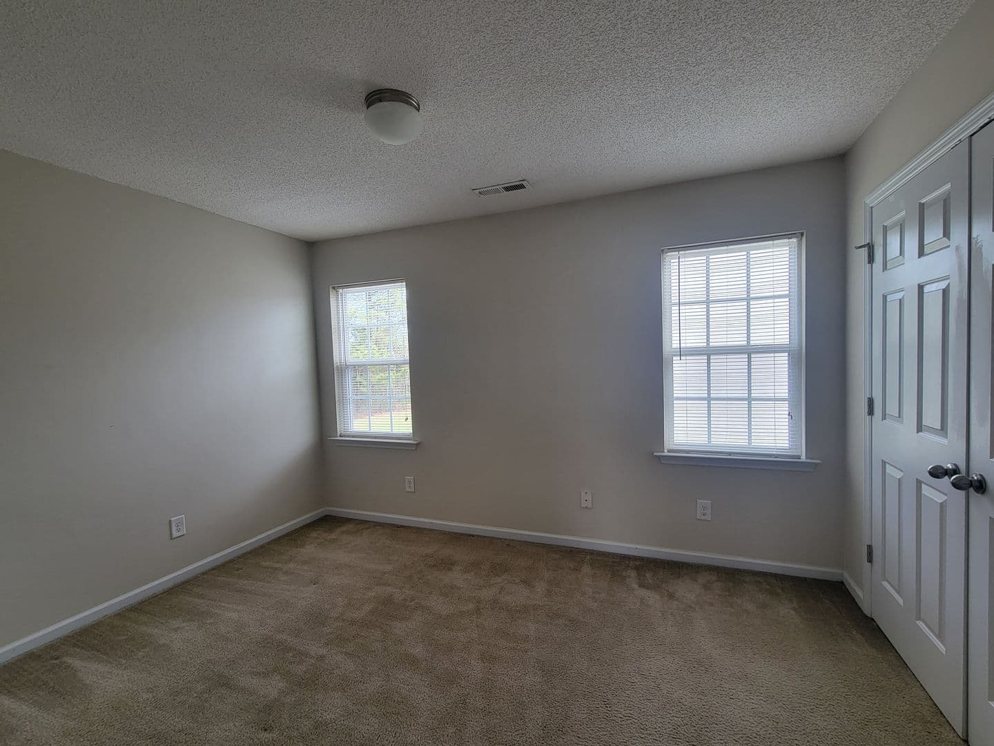 Jacksonville House: 1002 Ornate Drive