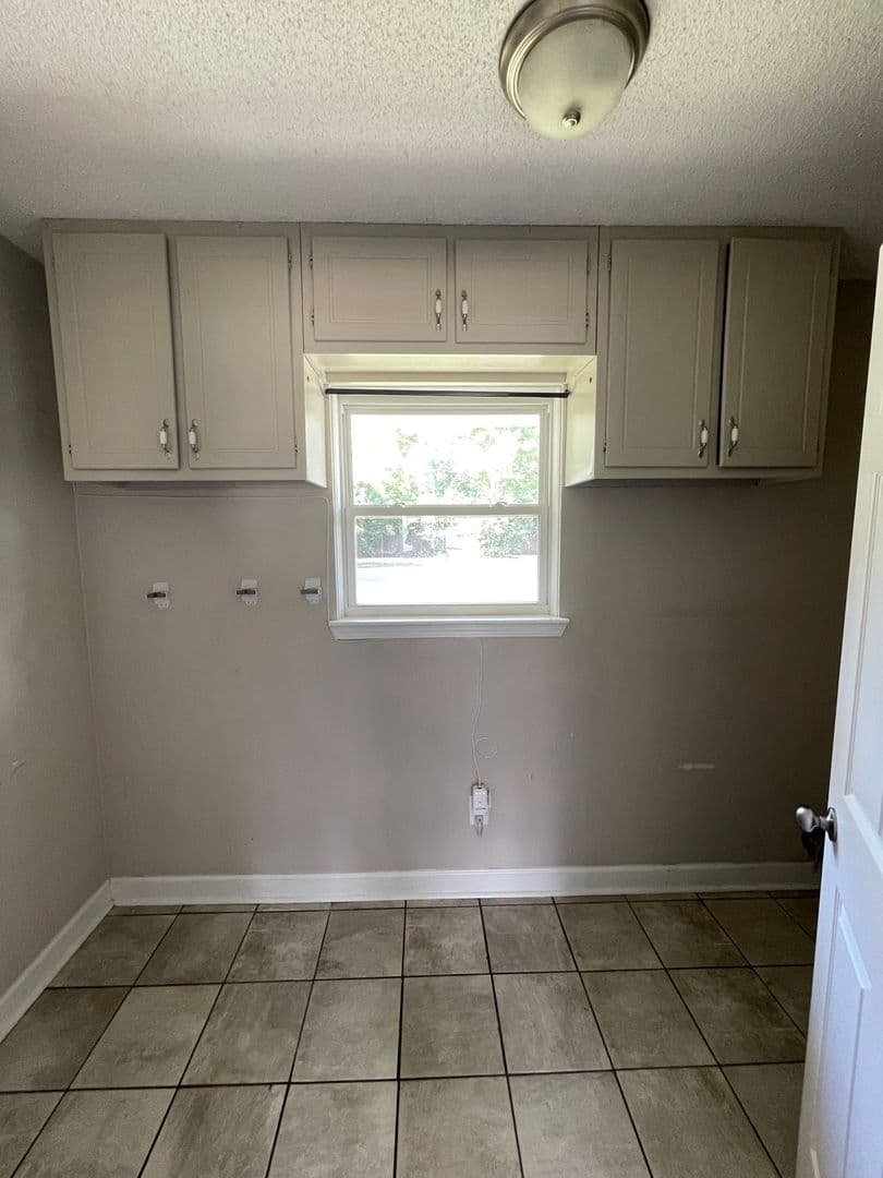 Jacksonville House: 104 Timber lane