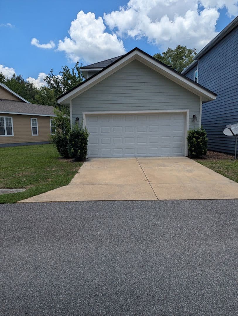 Gainesville House: 2365 NW 33rd Pl