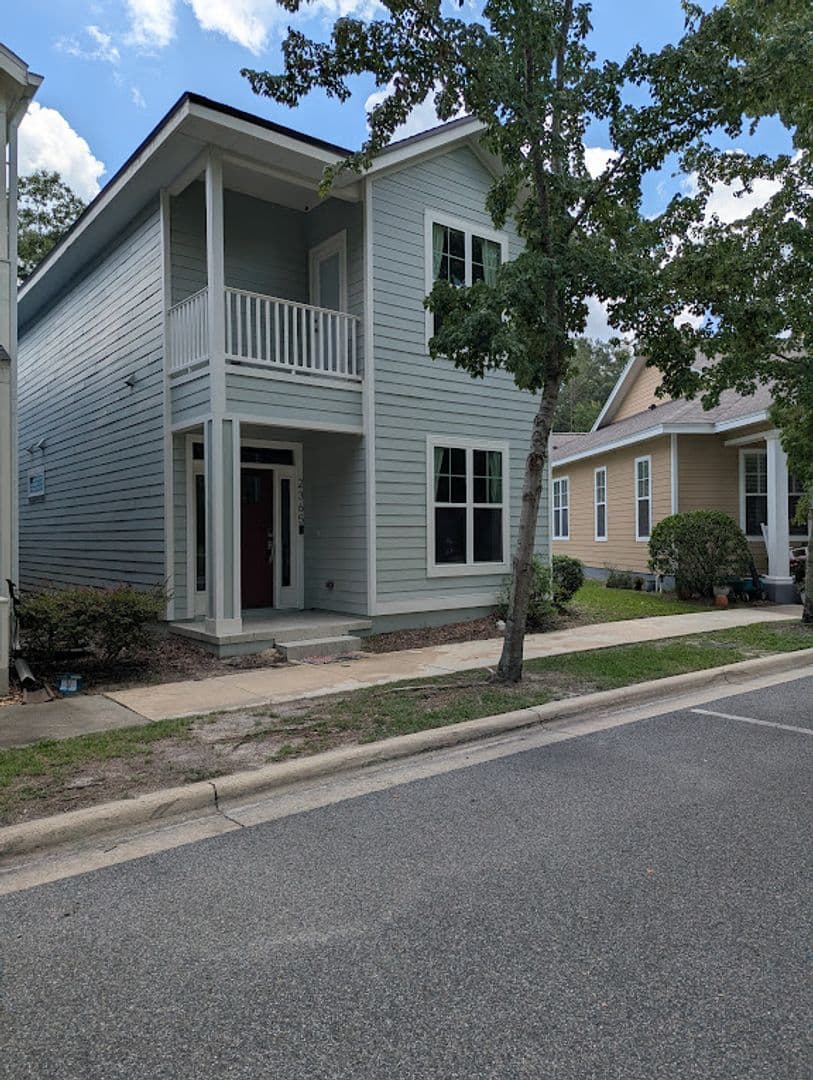 Gainesville House: 2365 NW 33rd Pl