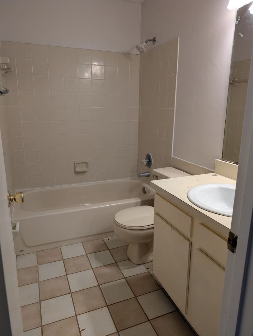 Gainesville House: 4342 SW 20th Lane