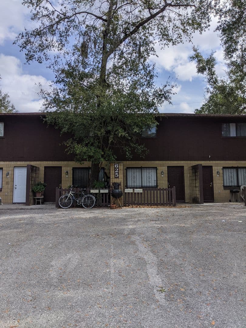 Gainesville House: 625 SW 67 Terrace - D