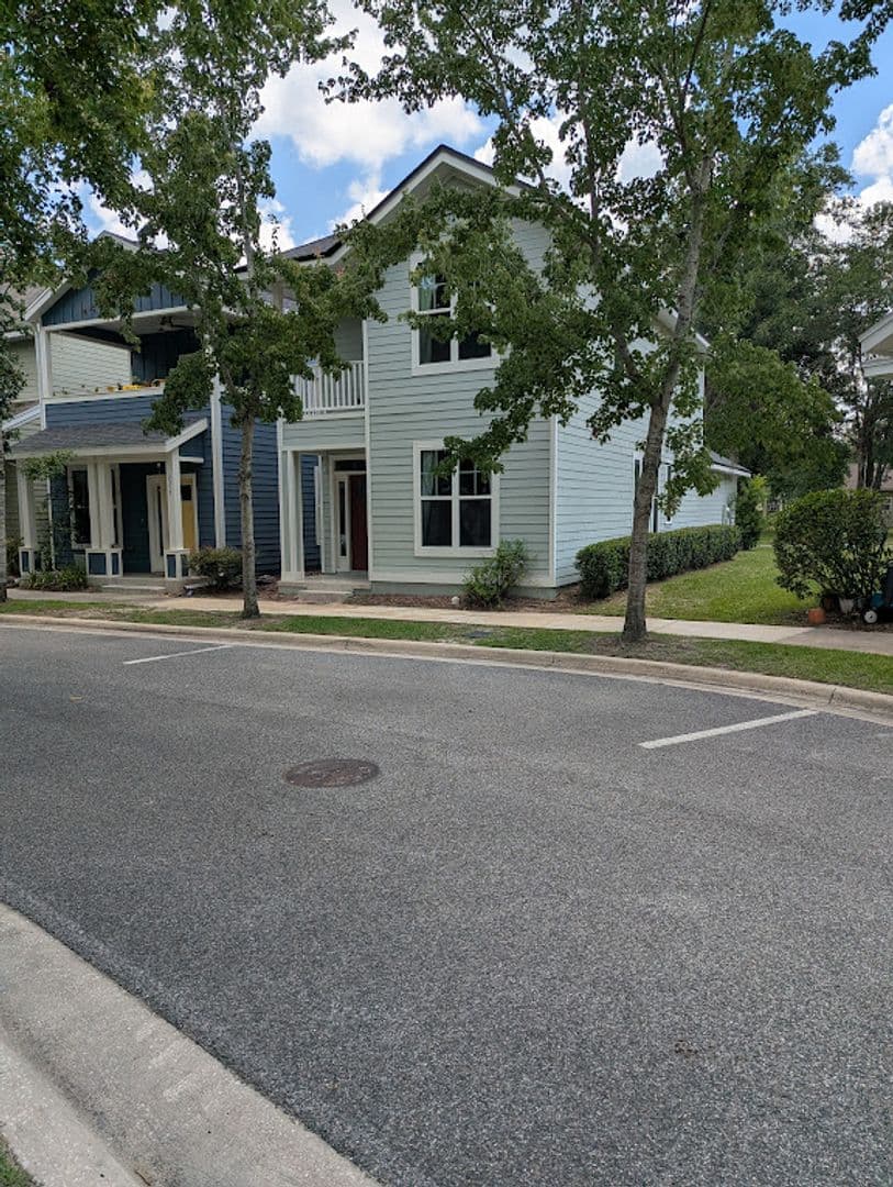 Gainesville House: 2365 NW 33rd Pl
