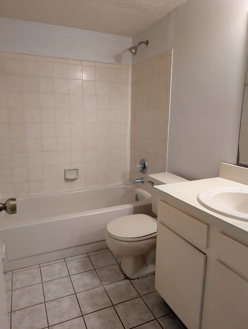 Gainesville House: 4342 SW 20th Lane