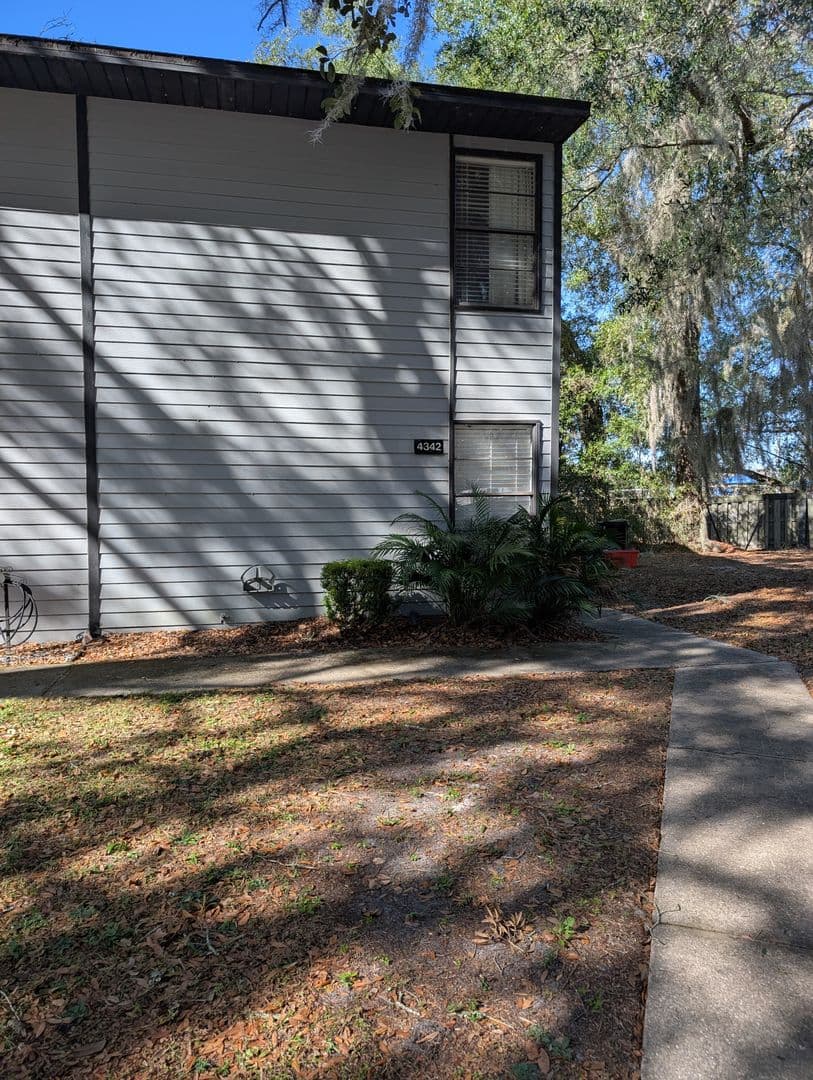 Gainesville House: 4342 SW 20th Lane