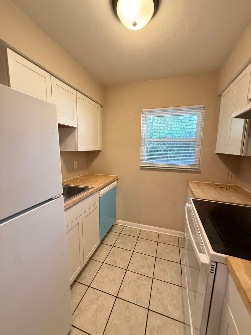 Gainesville House: 1721 SW 68th Ter