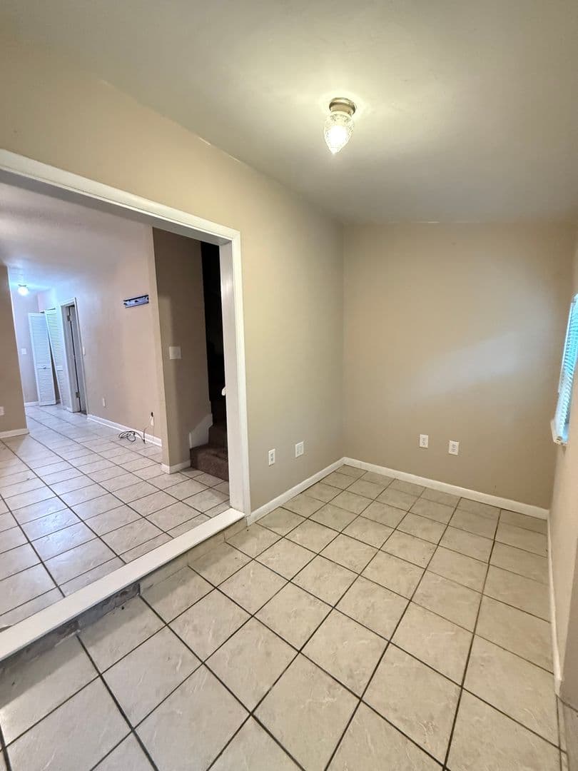 Gainesville House: 1721 SW 68th Ter