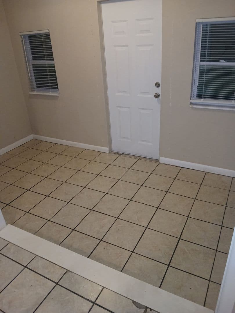 Gainesville House: 1721 SW 68th Ter