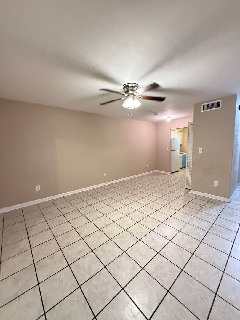Gainesville House: 1721 SW 68th Ter