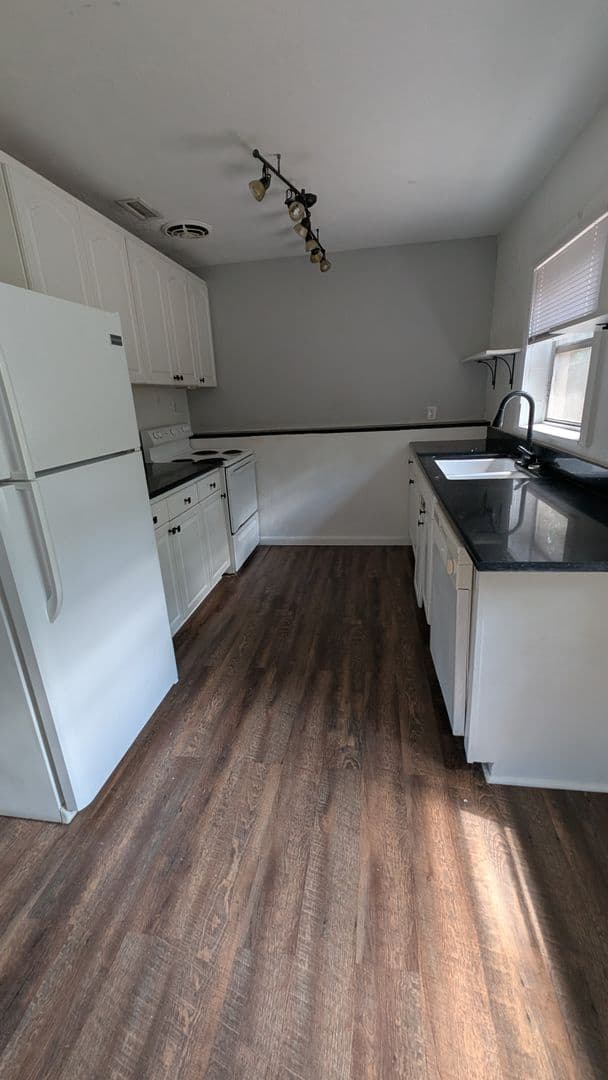Gainesville House: 3219 NW 12th St