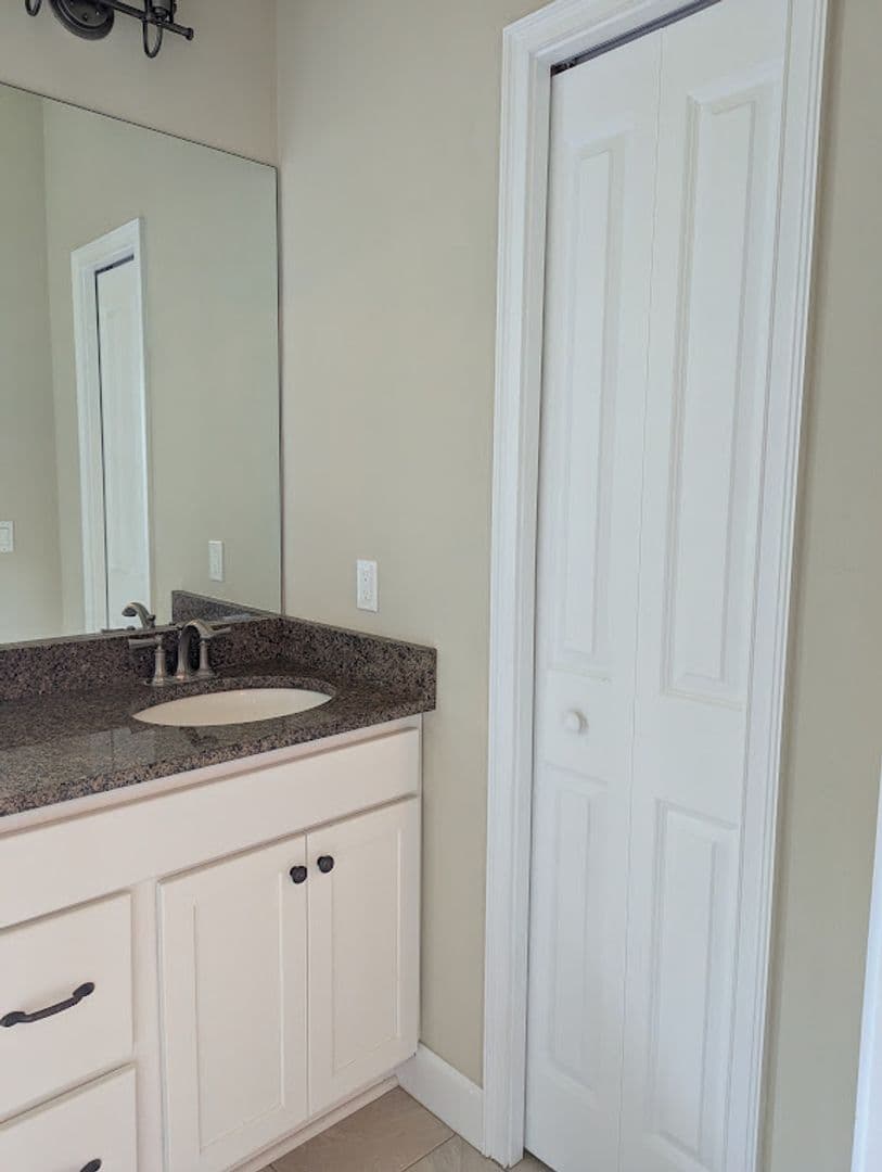 Gainesville House: 2365 NW 33rd Pl