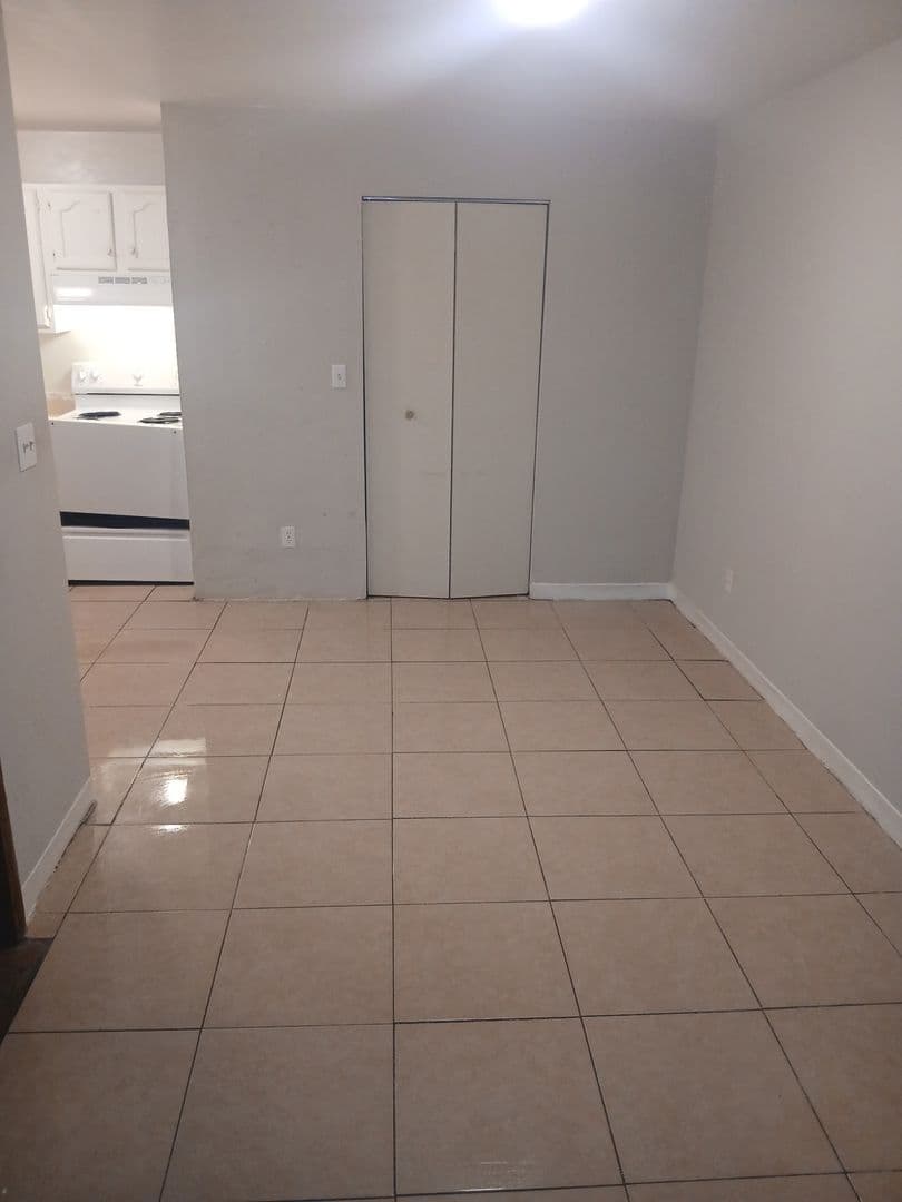 Gainesville House: 2525 NW 62nd Place