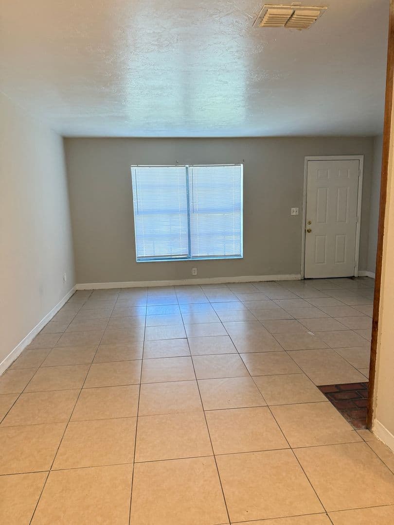 Gainesville House: 2525 NW 62nd Place
