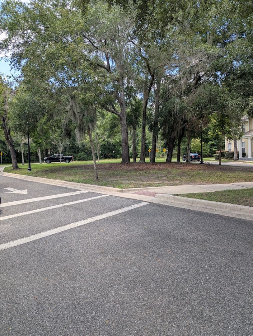 Gainesville House: 2365 NW 33rd Pl