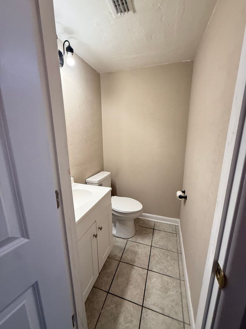 Gainesville House: 1721 SW 68th Ter