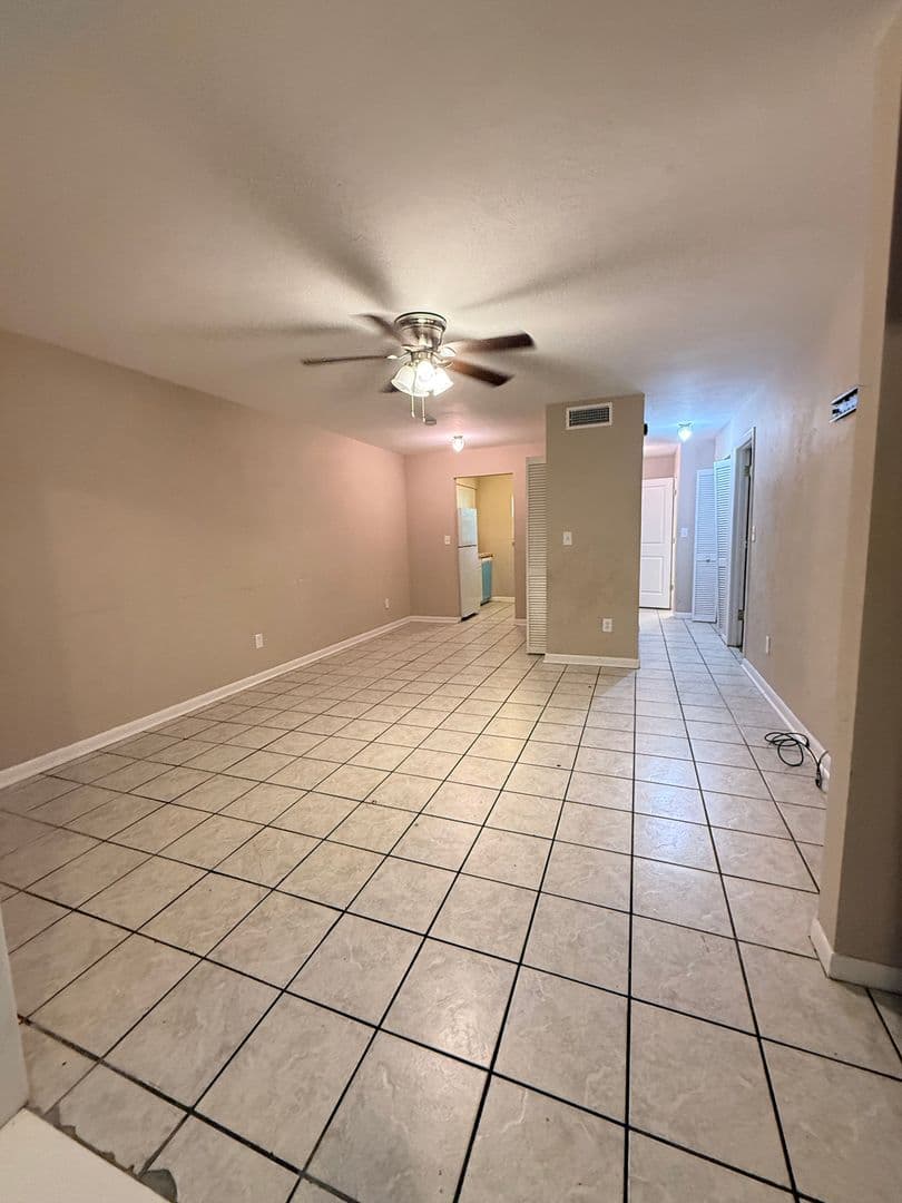 Gainesville House: 1721 SW 68th Ter