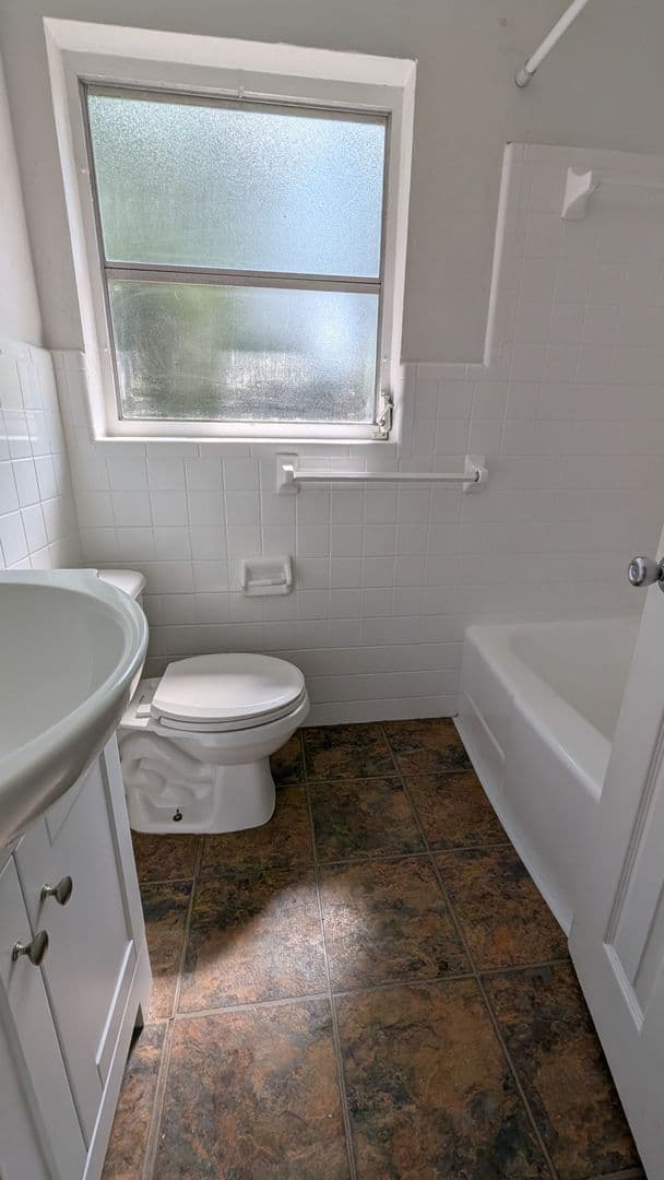 Gainesville House: 3219 NW 12th St