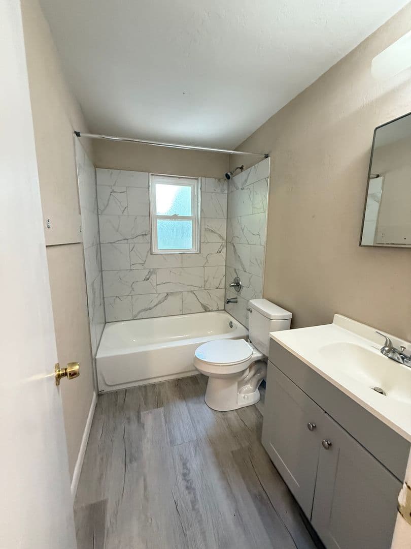 Gainesville House: 1721 SW 68th Ter