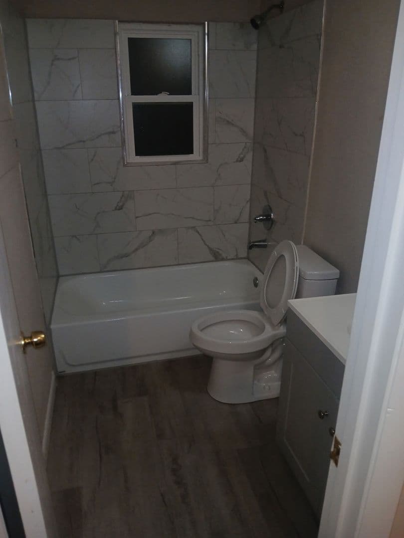 Gainesville House: 1721 SW 68th Ter