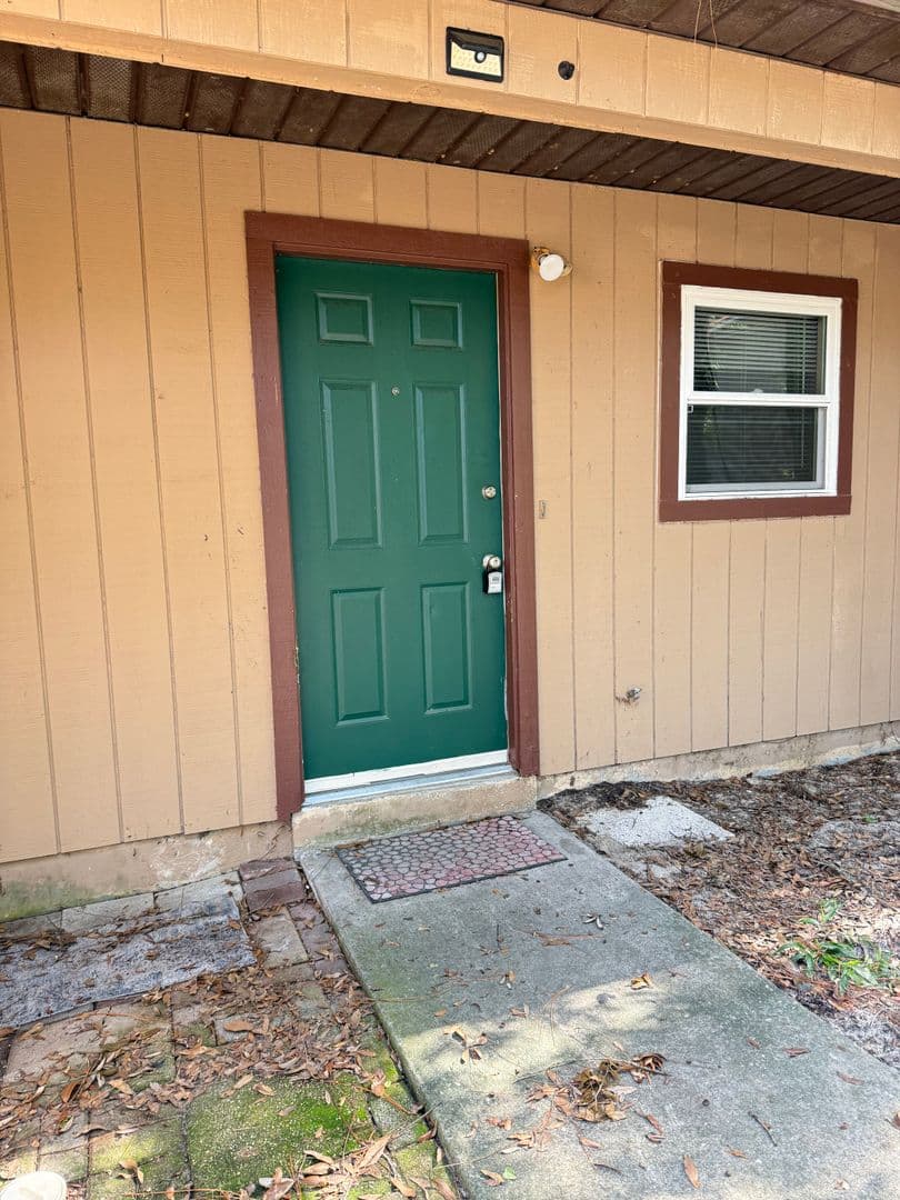 Gainesville House: 1721 SW 68th Ter