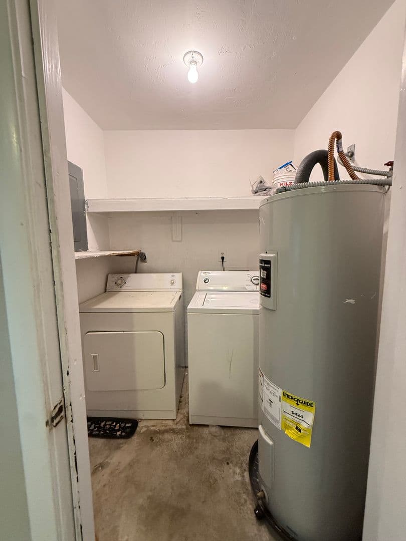 Gainesville House: 1721 SW 68th Ter