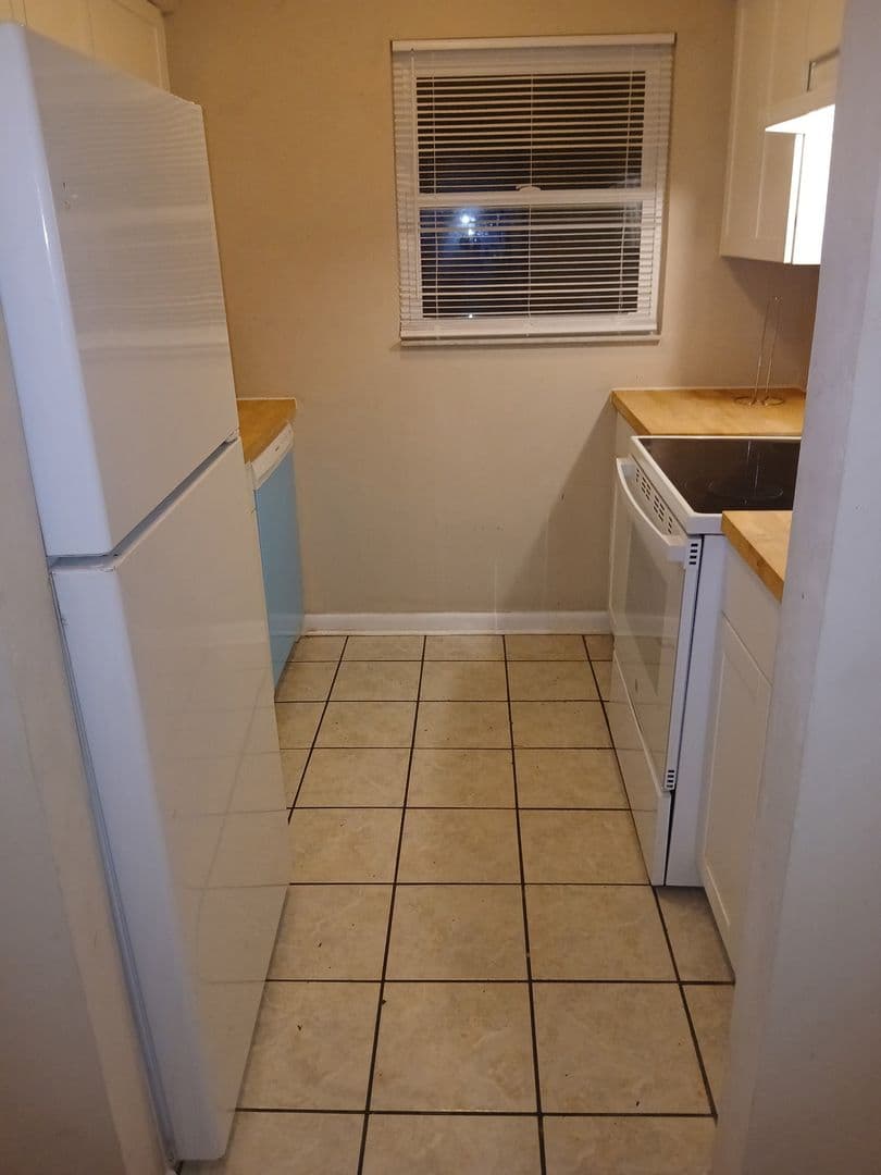 Gainesville House: 1721 SW 68th Ter