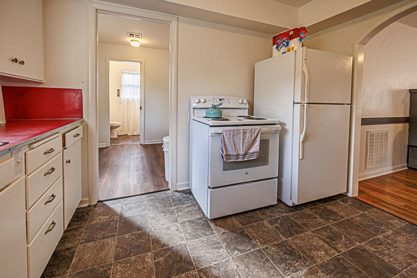 Jacksonville House: 585 South 3rd St