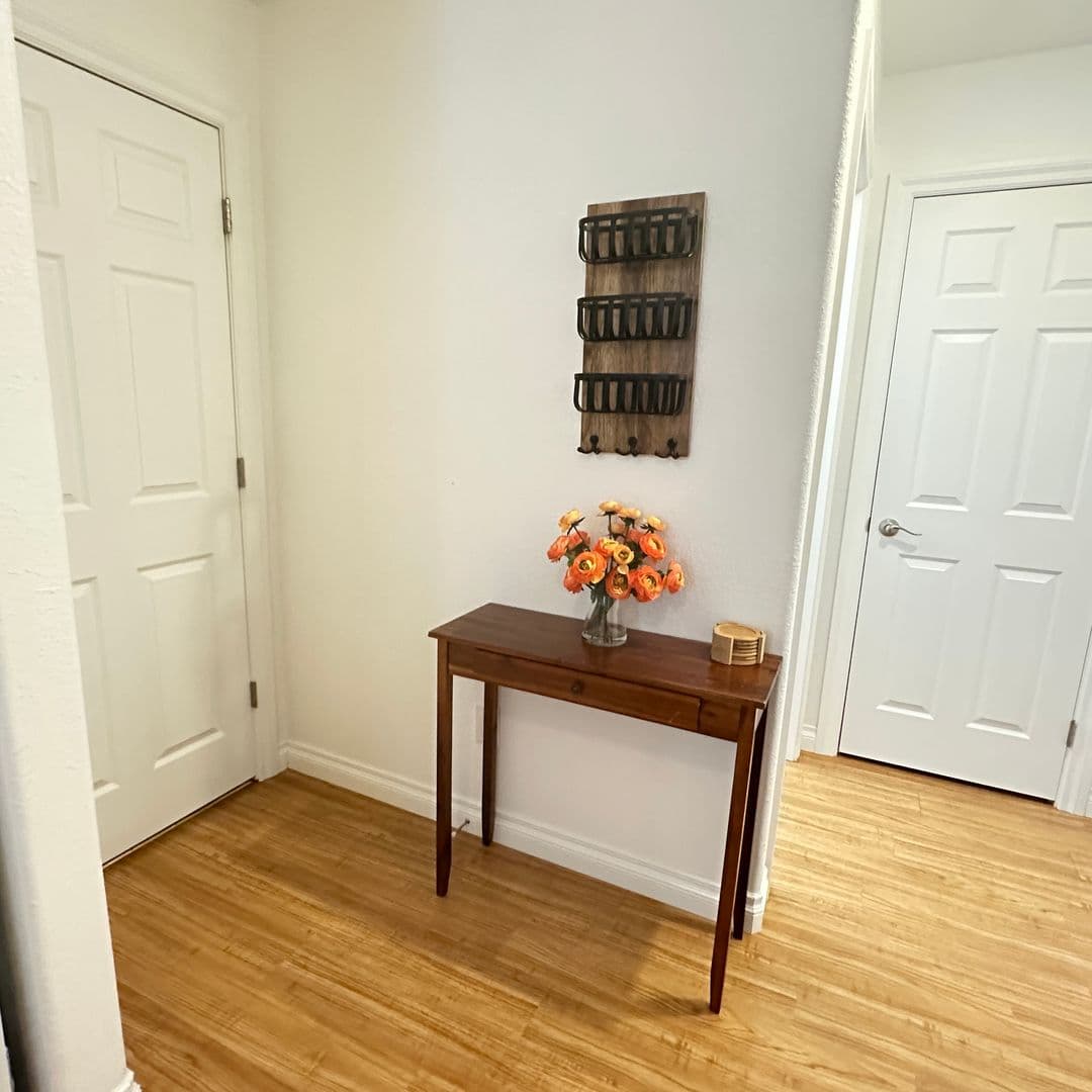 Jacksonville House: 380 N 4th St