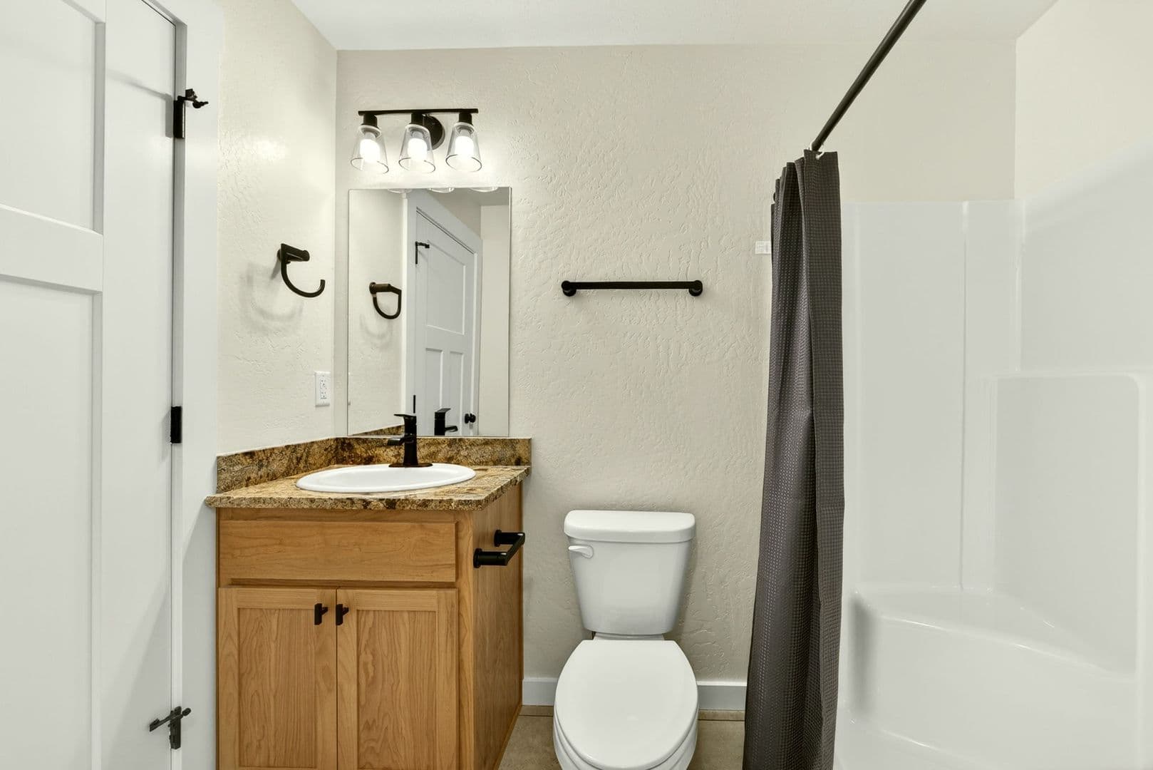 Jacksonville House: 530 G St #4