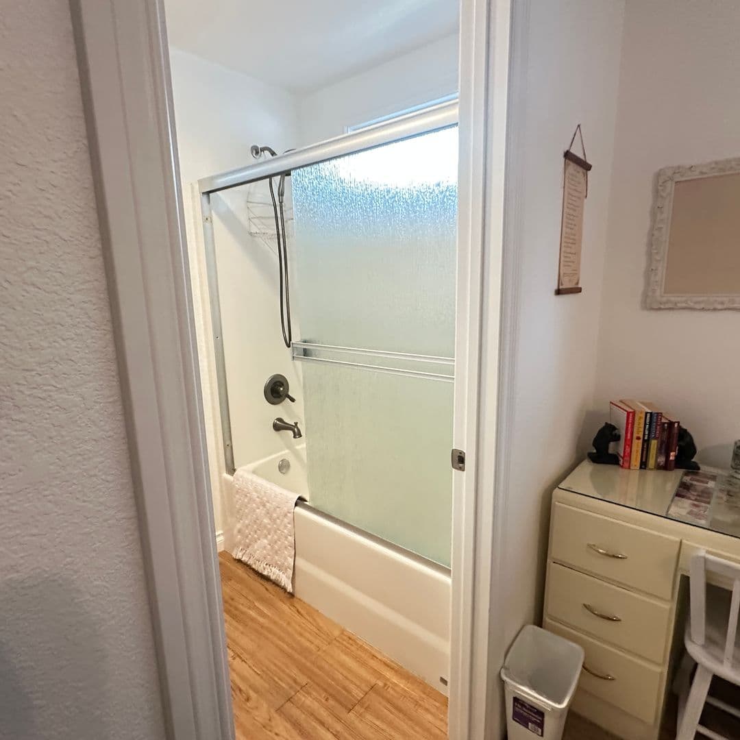Jacksonville House: 380 N 4th St