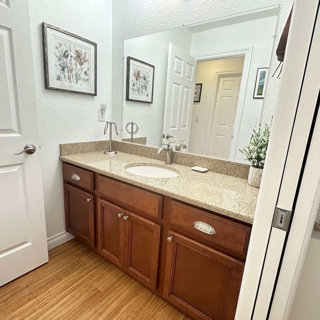 Jacksonville House: 380 N 4th St
