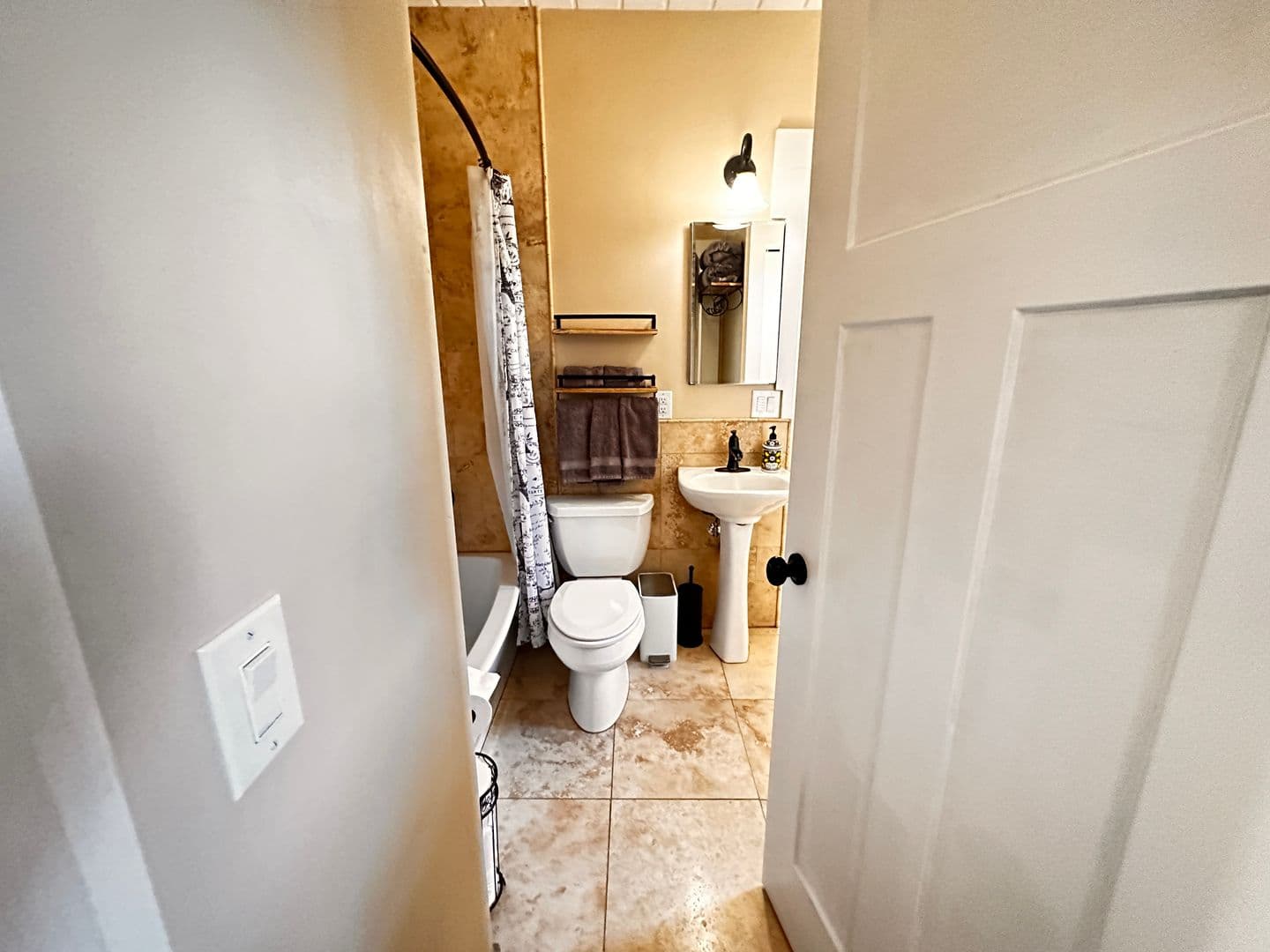 Jacksonville House: 160 West C Street Unit A