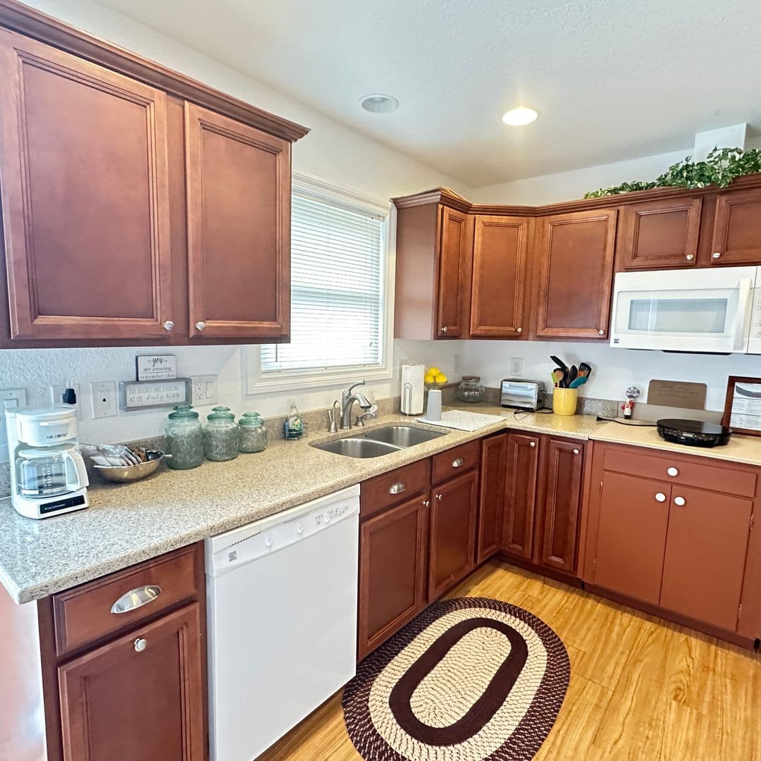 Jacksonville House: 380 N 4th St