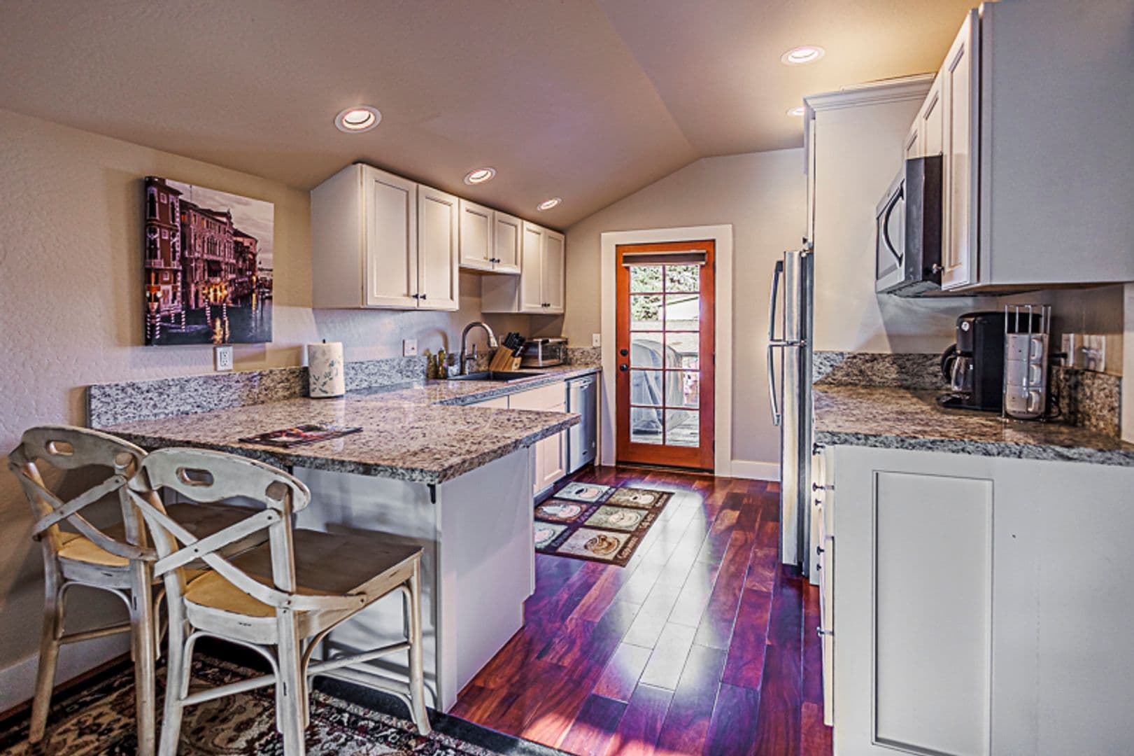 Jacksonville House: 375B S 4th Street