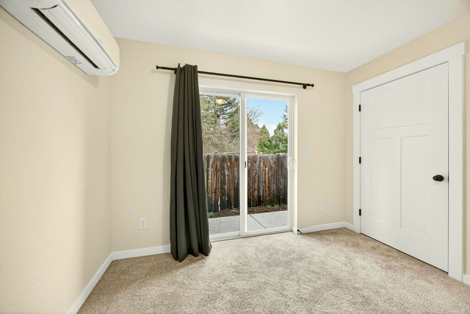 Jacksonville House: 530 G St #4