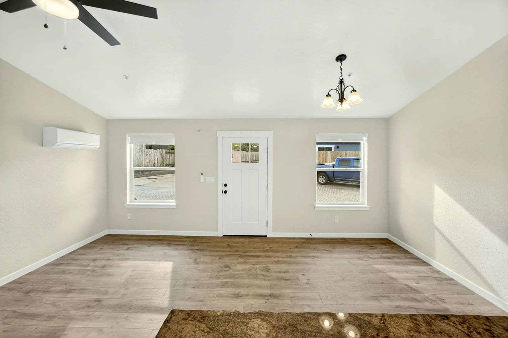 Jacksonville House: 530 G St #4