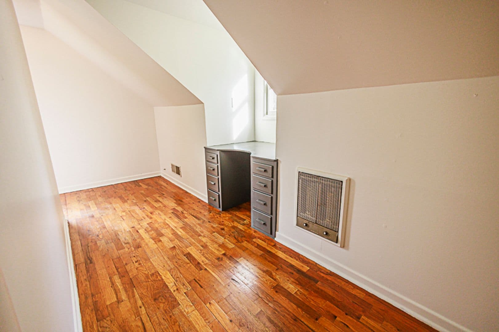 Jacksonville House: 585 South 3rd St