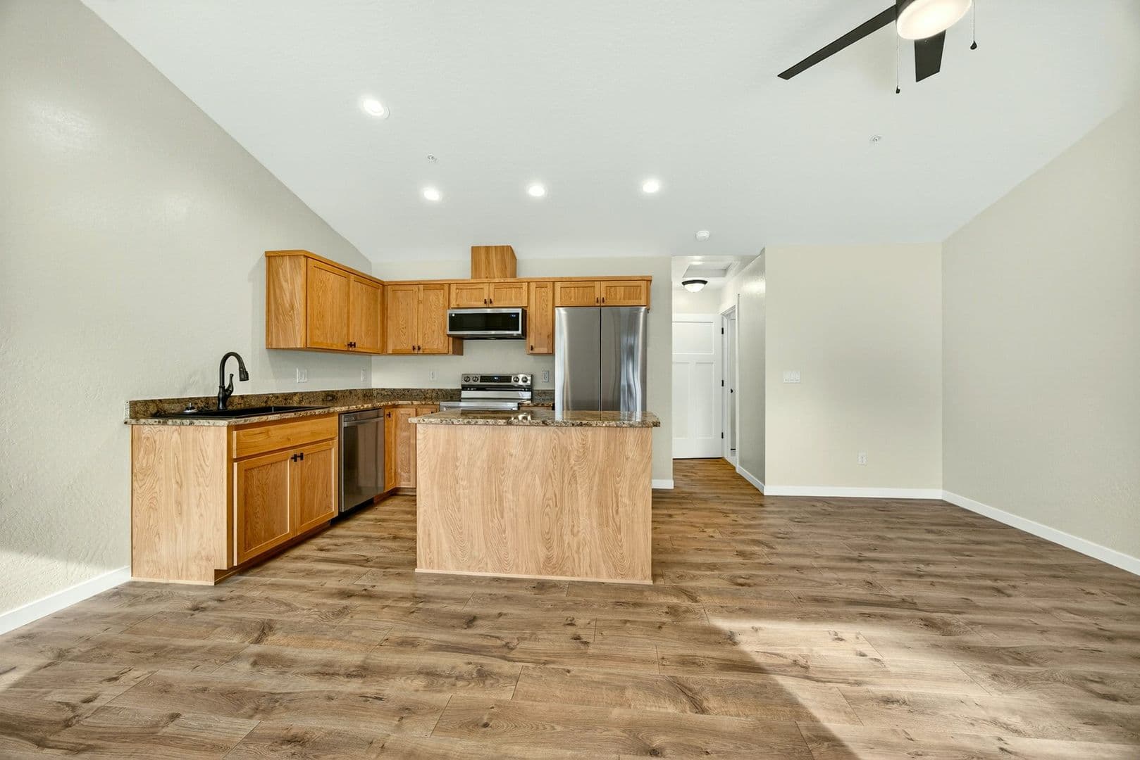 Jacksonville House: 530 G St #4
